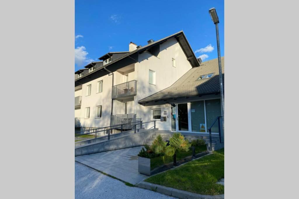 クランスカゴーラApartma Roziアパートメント エクステリア 写真